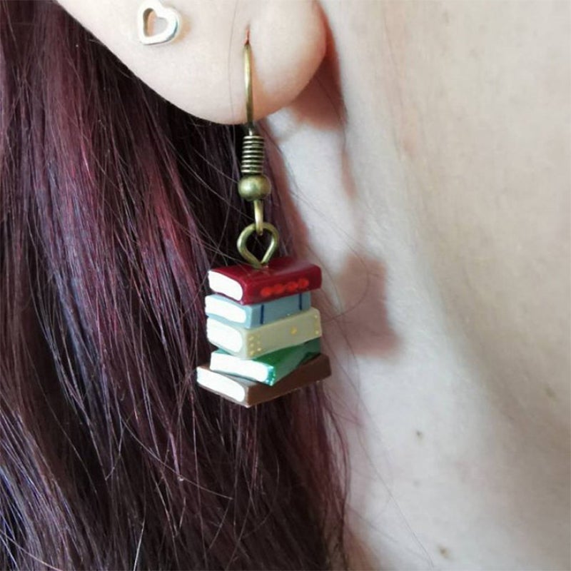 Boucles D'oreilles De Pile De Livres